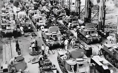 二戰(zhàn)后蘇聯(lián)艱難地恢復(fù)國民經(jīng)濟(jì)重工業(yè)輕工業(yè)發(fā)展極不均衡